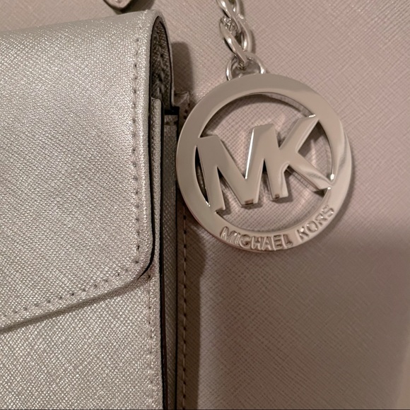 ❌SOLD❌Michael Kors Jet Set Tote Leather Grey Silver Bag - Picture 8 of 16